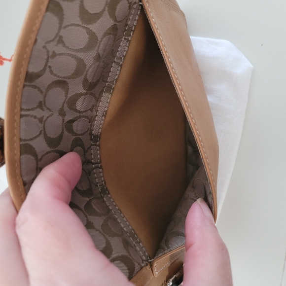 Coach Hampton Wristlet Y2K In Camel Leather